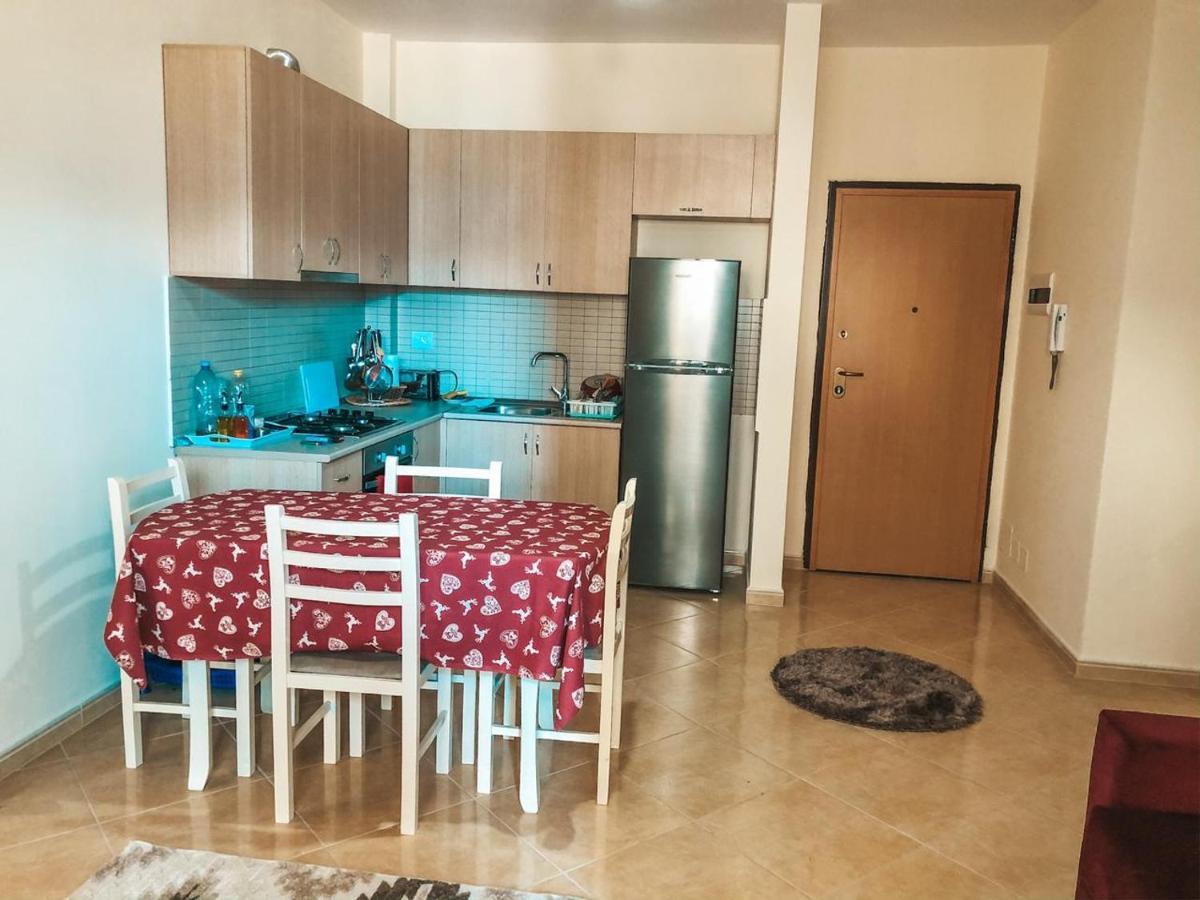 Mimi'S Beach Apartment Vlorë Eksteriør bilde